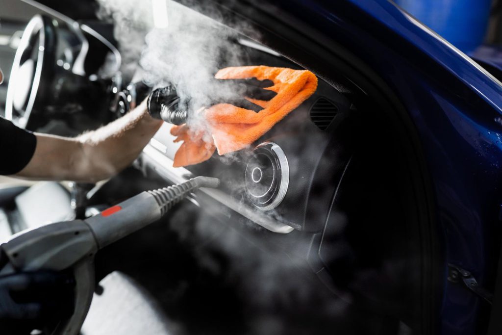 Ozonowanie auta Poznań to proces, który ma na celu dezynfekcję i usunięcie nieprzyjemnych zapachów