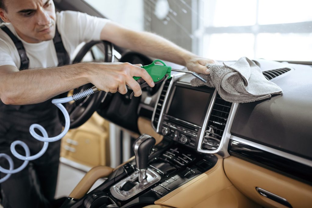 Auto-detailing to nie tylko czyszczenie samochodu, to prawdziwa sztuka, która wymaga odpowiednich narzędzi i produktów